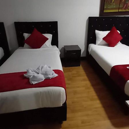 Aw Hotel American Travel Богота Екстериор снимка