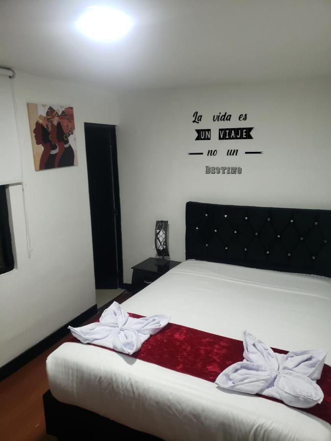 Aw Hotel American Travel Богота Екстериор снимка