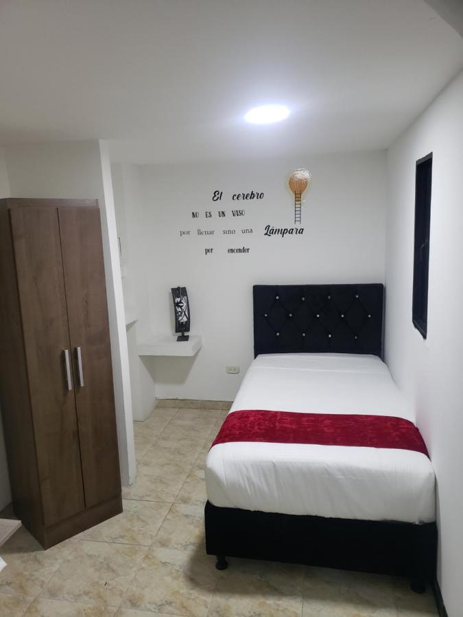 Aw Hotel American Travel Богота Екстериор снимка