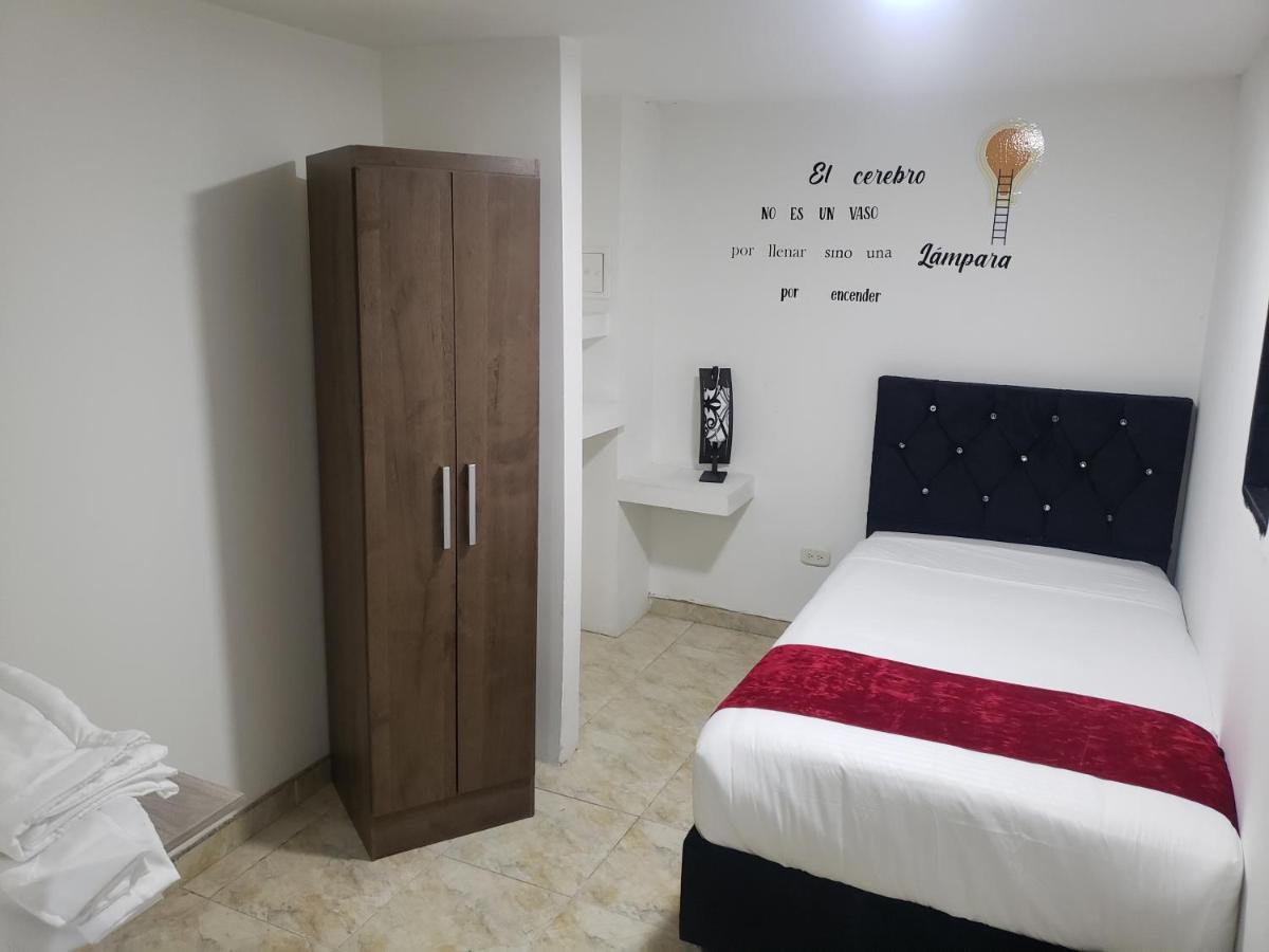 Aw Hotel American Travel Богота Екстериор снимка